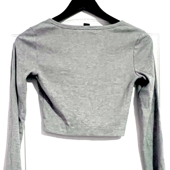 🟪Forever 21 grey button up long sleeve crop top - Picture 4 of 6
